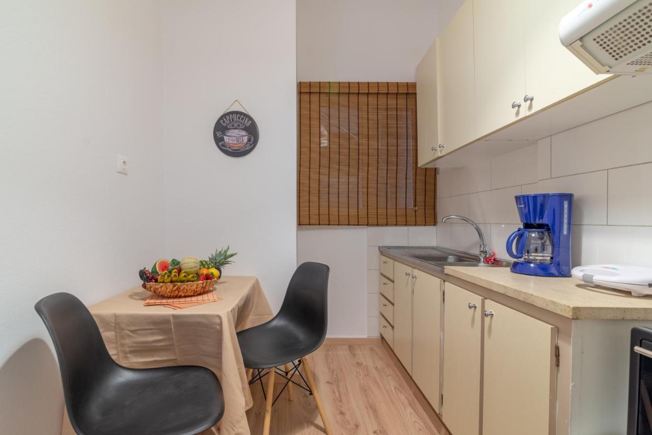 Modern Renovated Apt Next To The Beachfront Heraklion  Exterior photo