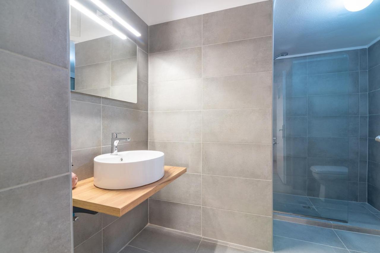 Modern Renovated Apt Next To The Beachfront Heraklion  Exterior photo